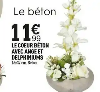 Le coeur béton avec ange et delphiniums