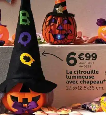 La citrouille lumineuse avec chapeau