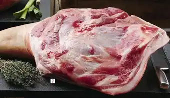Casino Supermarchés Porc épaule entière avec os offre