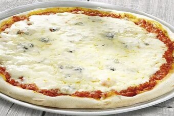 Casino Supermarchés Pizza aux 4 fromages Capricciosa ou Pizza Diavola ou Pizza Tirolèse au speck et gorgonzola offre
