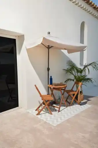 Carrefour HYBA Set table et 2 chaises balcon Bali offre