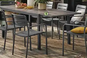 Intermarché TABLE EXTENSIBLE IMITATION BOIS offre