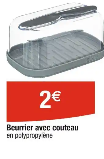 Cora Beurrier avec couteau offre