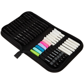 Action Feutres et marqueurs à pointe fine dans un étui offre