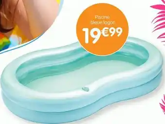 Piscine bleue lagon
