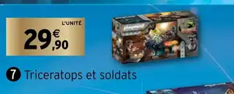 Triceratops et soldats