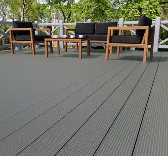 Brico Dépôt LAME DE TERRASSE COMPOSITE GRIS CLAIR offre