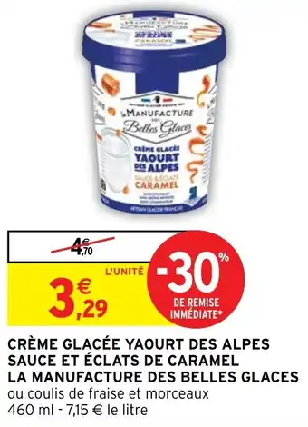 Intermarché CRÈME GLACÉE YAOURT DES ALPES SAUCE ET ÉCLATS DE CARAMEL LA MANUFACTURE DES BELLES GLACES offre