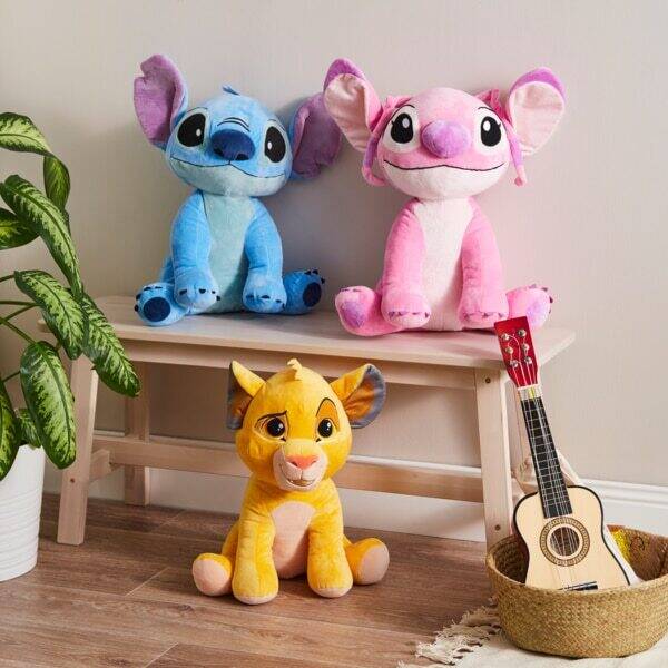 Promo DISNEY Peluche Stitch 45cm chez Carrefour