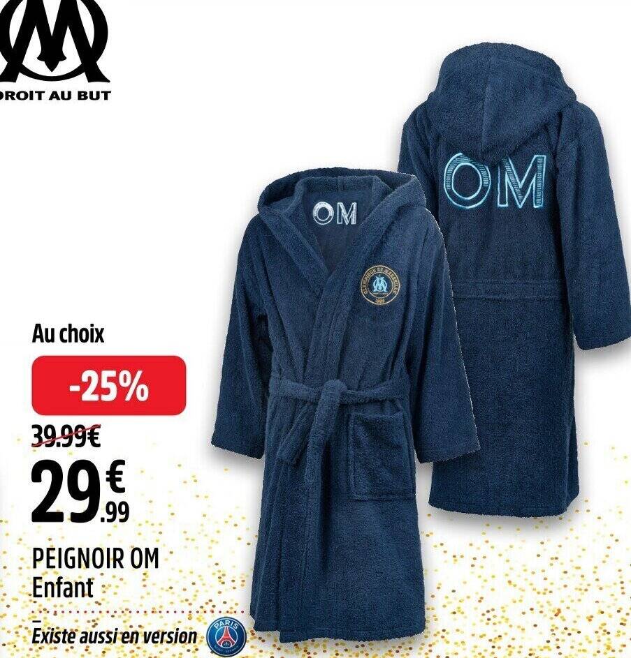 Promo DROIT AU BUT Peignoir om enfant chez Intersport