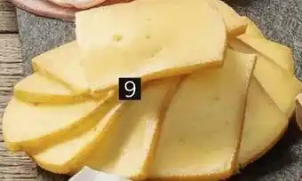 Géant Casino Plateau raclette nature 28% mg au lait cru de vache - 720g offre