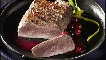 Pavés d'Autruche Cuits avec Sauce à la truffe