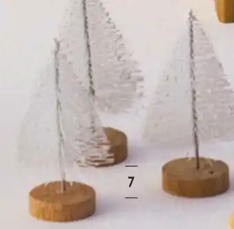 Monoprix Lot de 6 petits sapins blancs sur socle en bois offre
