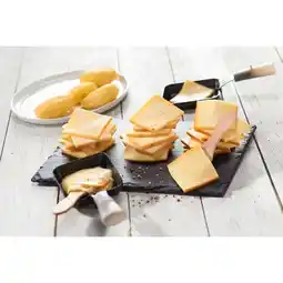 Carrefour Plateau 3 saveurs pour raclette : tranchettes nature, poivre, brézain offre