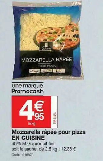 Mozzarella Râpée Pour Pizza En Cuisine