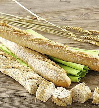 Casino Supermarchés Baguette nature ou aux céréales ou campagne Bio offre
