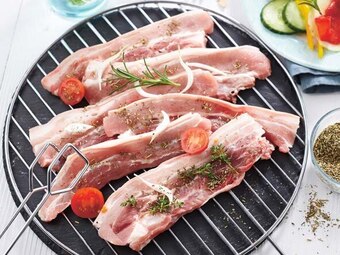 Auchan PORC : POITRINE TRANCHÉE AVEC OS offre