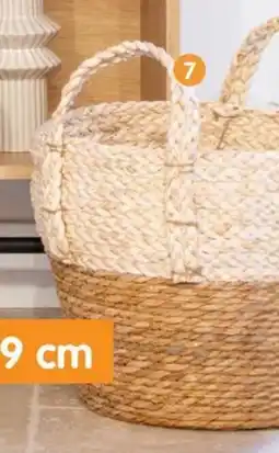 b&m Panier tressé avec poignées offre