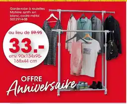 Möbel Martin Garde-robe à roulettes offre