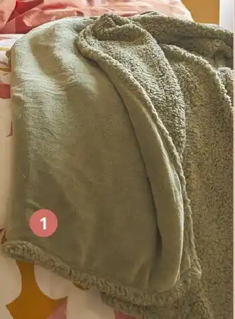 Auchan ACTUEL Plaid coral/sherpa offre