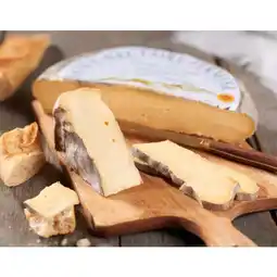 Carrefour Market Saint-Nectaire fermier A.O.P. affiné sur paille offre
