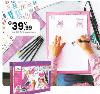 JouéClub ATELIER STYLISTE AVEC TABLETTE LUMINEUSE 7 ans offre