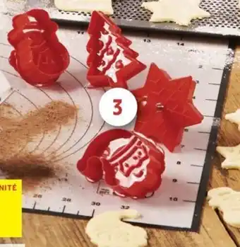 Intermarché 4 découpoirs noël avec poussoir offre