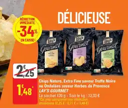 G20 LAY'S GOURMET Chips Nature, Extra Fine saveur Truffe Noire ou Ondulées saveur Herbes de Provence offre
