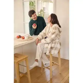 Carrefour Poncho femme offre