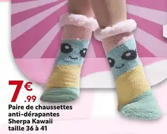 Maxi Bazar Paire de chaussettes anti-dérapantes Sherpa Kawaii offre
