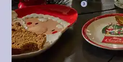 Auchan ACTUEL Le plat embossé forme père noël offre