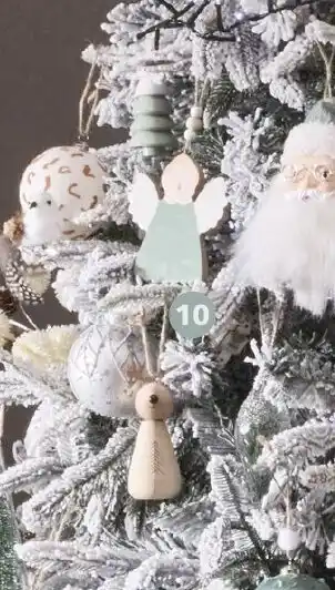 Auchan ACTUEL Suspension personnage offre