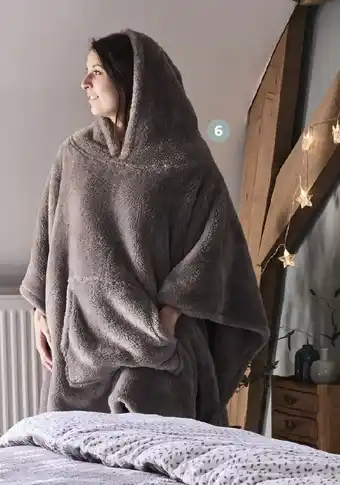 Auchan ACTUEL Poncho plaid sherpa offre