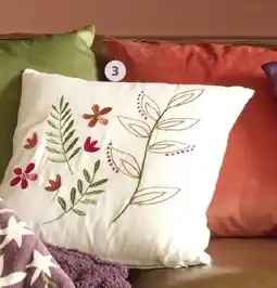 Auchan ACTUEL Coussin carré fleurs offre