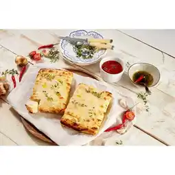 Carrefour Market CARREFOUR Focaccia herbes, beurre d'ail & mozzarella offre