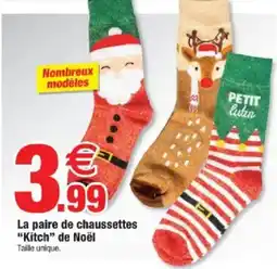 Bazarland La paire de chaussettes "Kitch" de Noël offre