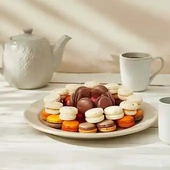 Carrefour Sans marque 36 macarons festifs offre