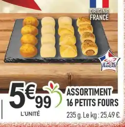 marché frais Géant Assortiment 16 petits fours offre