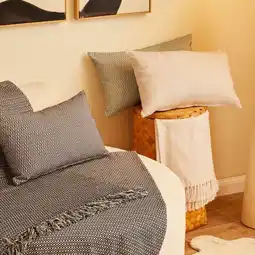 Carrefour Coussin jacquard offre