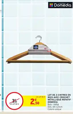 Intermarché DOMEDIA Lot de 3 cintres en bois avec crochet métallique rotatif offre
