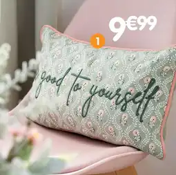 b&m Coussin fleurs be good to yourself offre