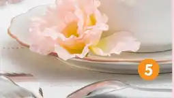 b&m Assiette à dessert avec liseré rose offre