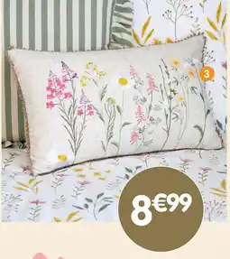 b&m Coussin brodé fleuri offre
