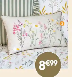 b&m Coussin brodé fleuri offre