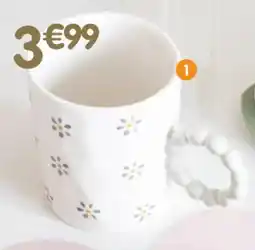 b&m Tasse crème motif fleur & perle offre