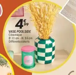 La Foir'Fouille Vase poolside offre