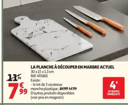 Auchan ACTUEL La planche à découper en marbre offre