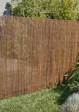 Brico Dépôt Blooma canisse naturelle en osier offre