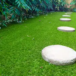 Brico Dépôt Gazon artificiel 2 x 4 m offre