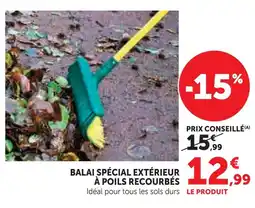 Hyper U Balai spécial extérieur à poils recourbés offre